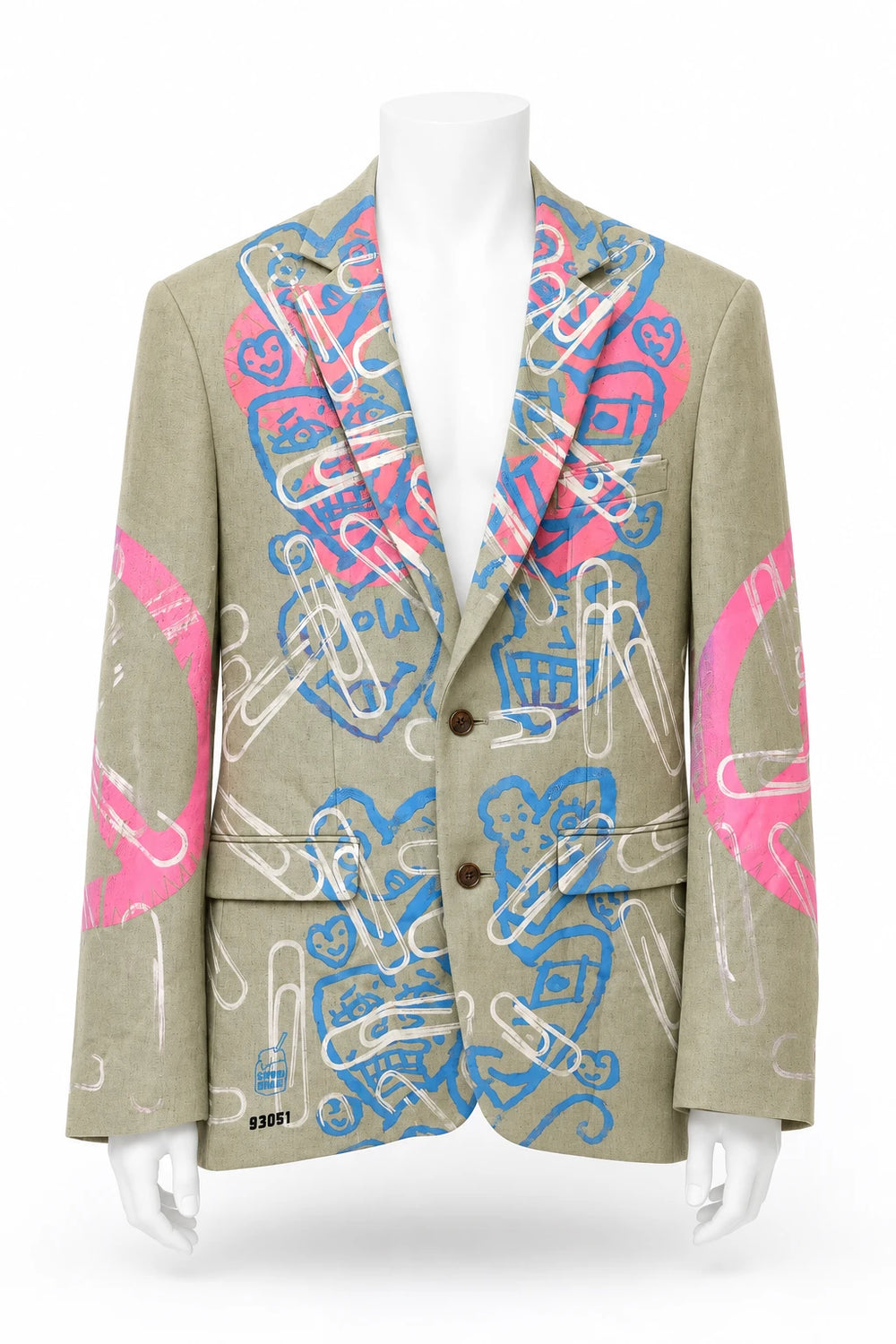 Grauer Herrenblazer mit pink-blauer handgemalter Kunst auf weißer Schaufensterpuppe · Vorderansicht