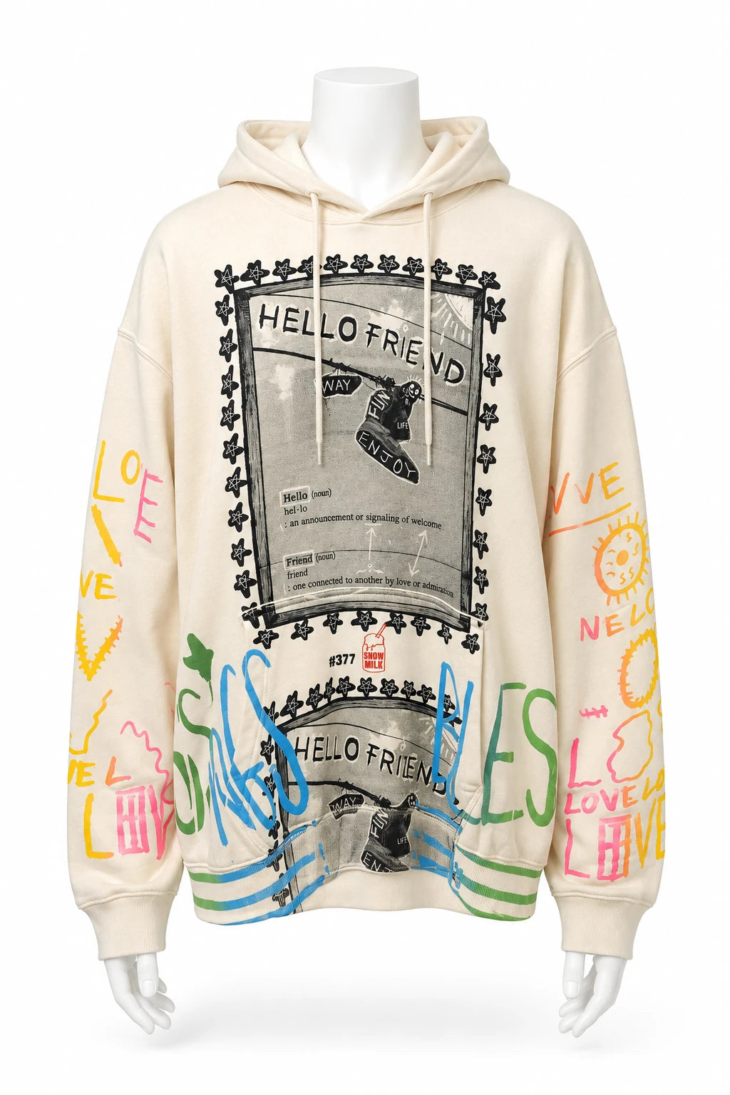 Cremefarbener Hello-Friend-Hoodie mit bunten Zeichen auf weißer Schaufensterpuppe · Vorderansicht